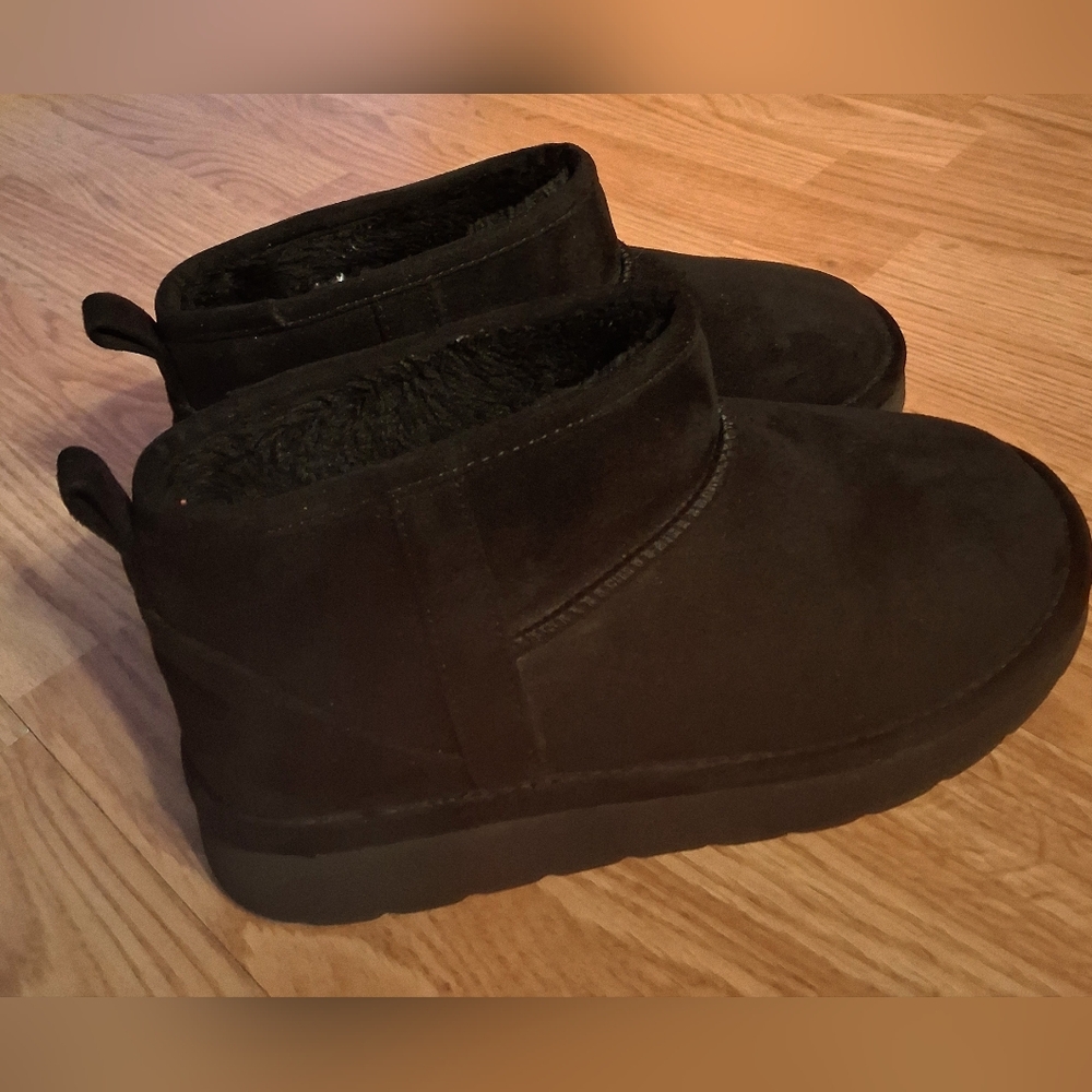 Super Nice Black Faux Suede Ankle Boots by  Xappeal, Sz 8